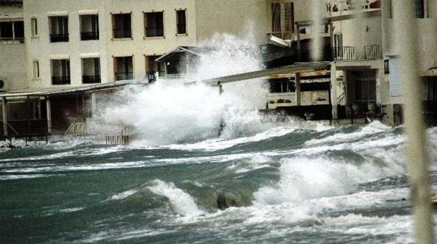 Bodrum&rsquo;da Fırtına Etkili Oluyor