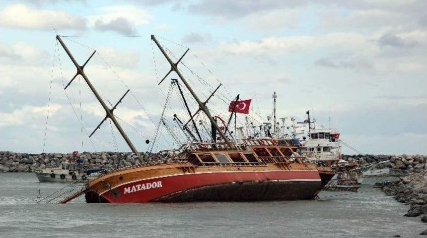 Kuşadası&rsquo;nda Yatların Denize A&ccedil;ılması Yasaklandı