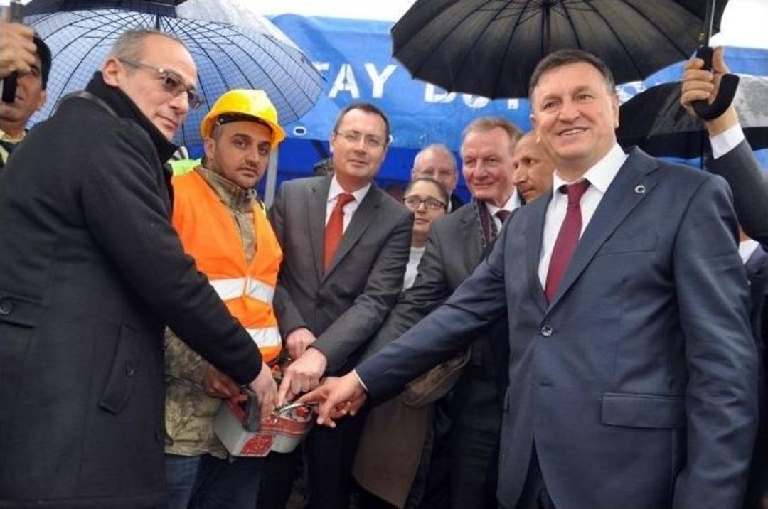 Aalen Belediyesi&rsquo;nden Reyhanlı&rsquo;da Suriyeliler İ&ccedil;in 24 Derslikli Okul