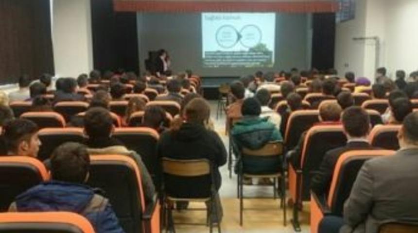 Lapseki&rsquo;de Bağımlılıkla M&uuml;cadele Eğitimi Verildi