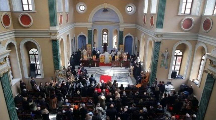 Patrik Bartholomeos Tarihi Kilisede Ayin Y&ouml;netti