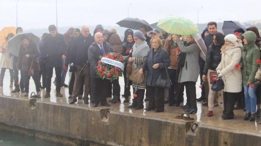 Sinoplu M&uuml;badiller Denize &Ccedil;elenk Bıraktı