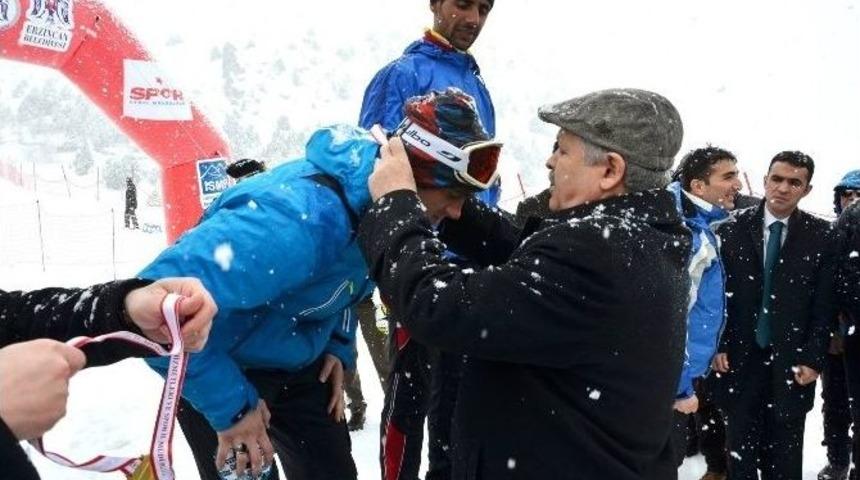 Ergan, Uluslararası Dağ Kayağı Yarışmasına Ev Sahipliği Yaptı