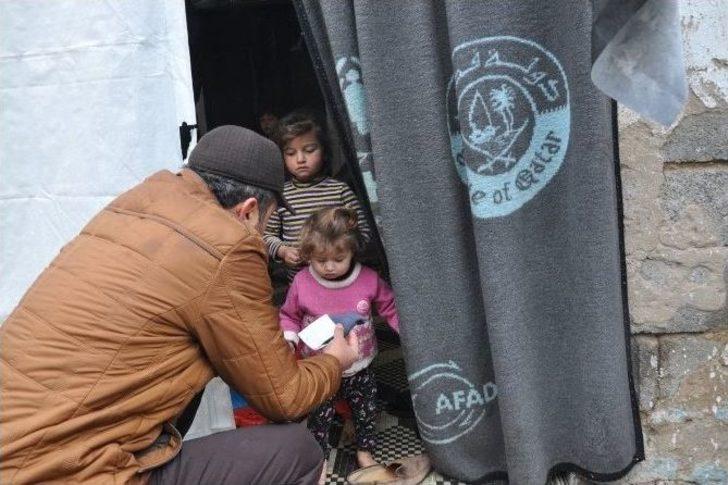 Suriyelilere Çorap Ve Odun Dağıtıldı G5