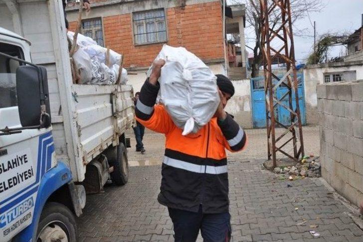 Suriyelilere Çorap Ve Odun Dağıtıldı G2