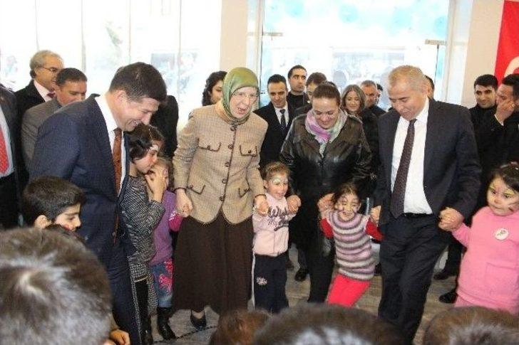 Bakan Ramazanoğlu, Çocuklarla ‘çember’ Oynadı G5