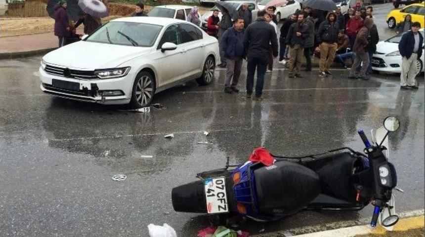 Motosiklet İle Otomobil Çarpıştı: 1 Yaralı