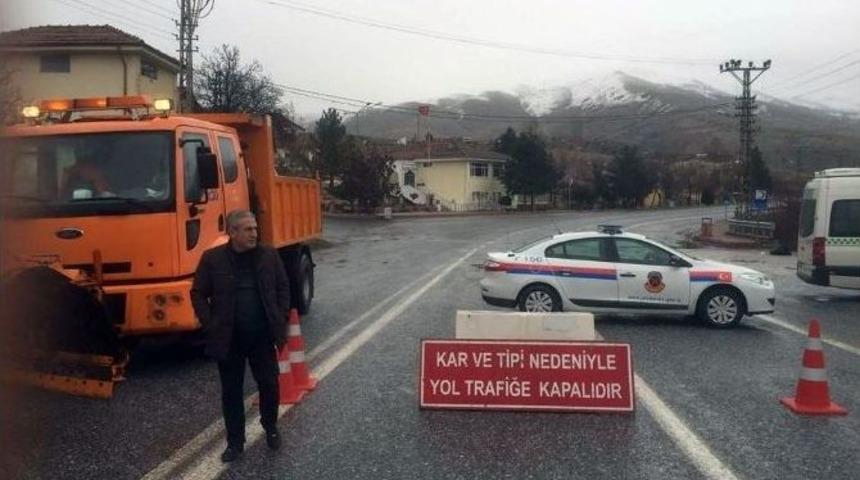 Ara&ccedil; Şarampole Yuvarlandı: 7 Yaralı