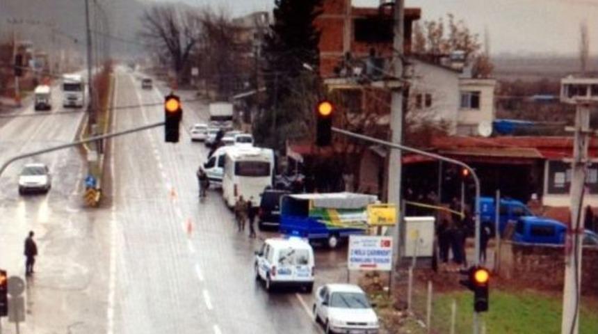 Savrulan Otomobil Yayaya &Ccedil;arptı: 1 &Ouml;l&uuml;, 3 Yaralı