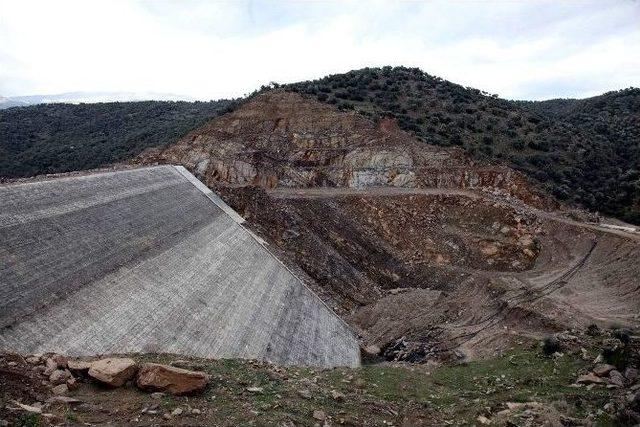 Bakan Eroğlu, Gökbel Barajı’nda İncelemelerde Bulundu