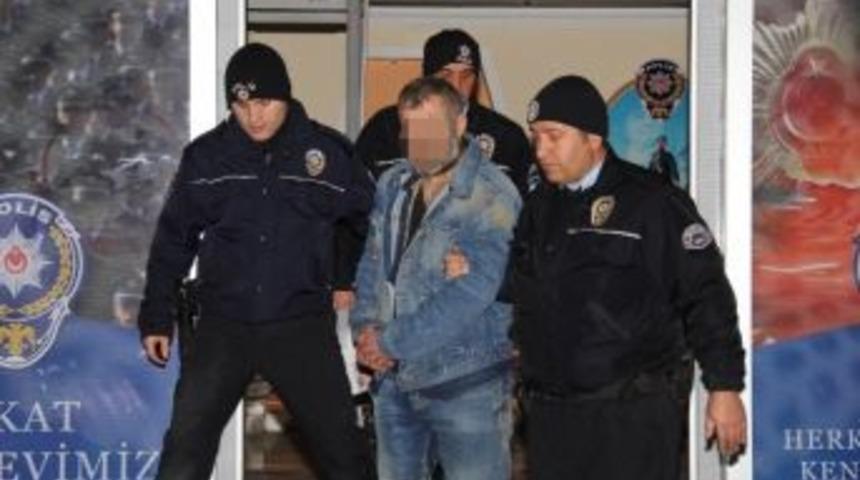 Ş&uuml;phe &Uuml;zerine Tabanca Ve 50 Mermiyle Yakalandı