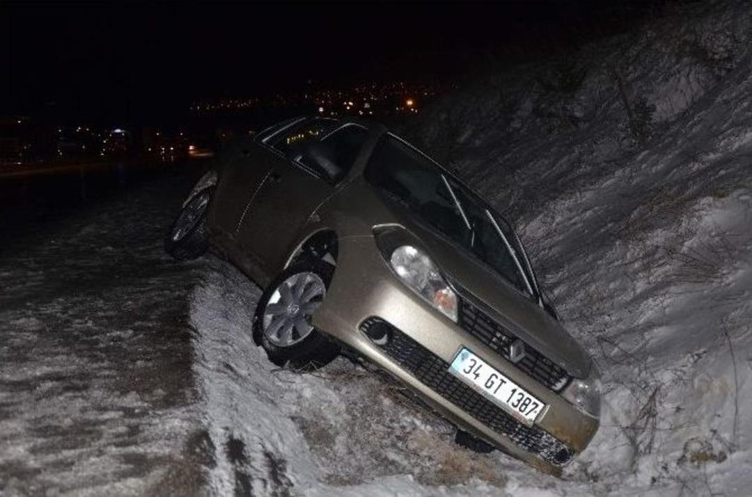 Y&uuml;zlerce Ara&ccedil; Yolda Mahsur Kaldı