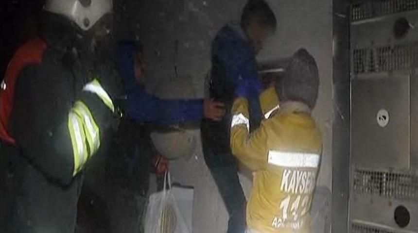 Kayseri&rsquo;de Yolcu Otob&uuml;s&uuml; Devrildi