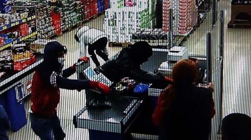 Aynı Marketi 2 Defa Soydular