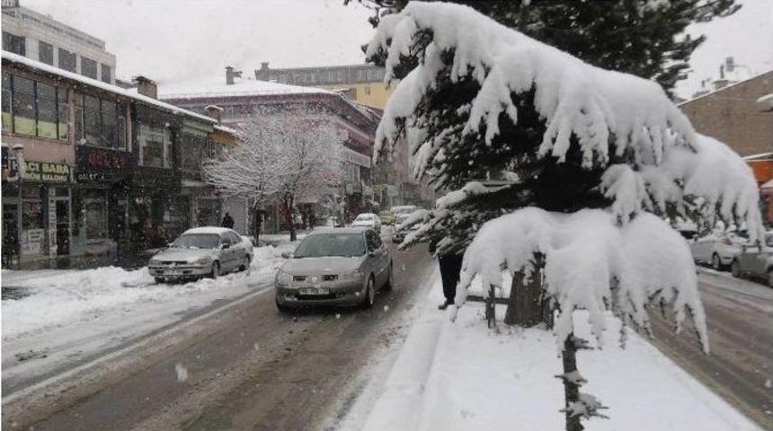 Tatvan&rsquo;da Kar Yağışı