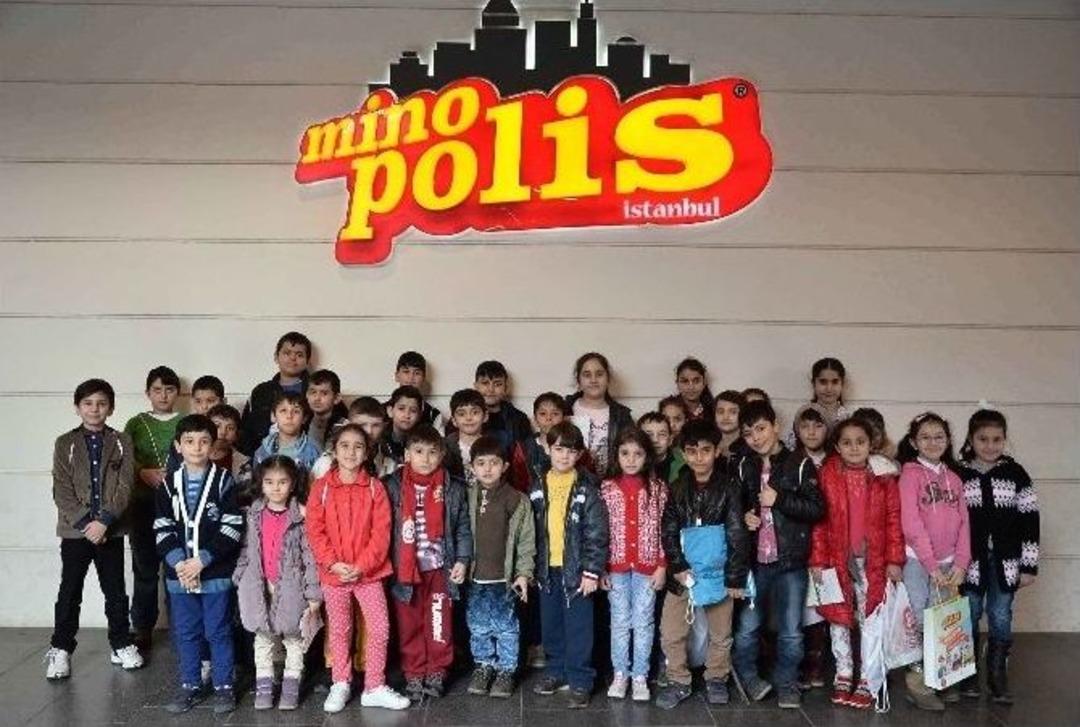Yetim Ve &Ouml;ks&uuml;z &Ccedil;ocuklar Minopolis&rsquo;te Eğlendi