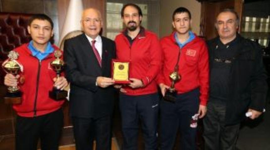 Şampiyonların İl&ccedil;esi Yenimahalle