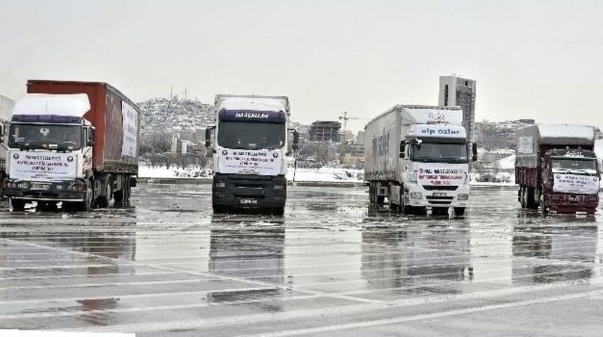 Bayırbucak T&uuml;rkmenlerine Yardım Konvoyu Dualarla Uğurlandı
