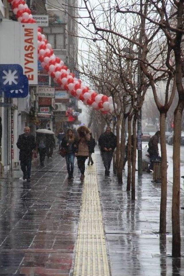 Elazığ Güne Karla Uyandı