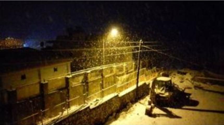 Gerger İl&ccedil;esinde Kar Yağışı