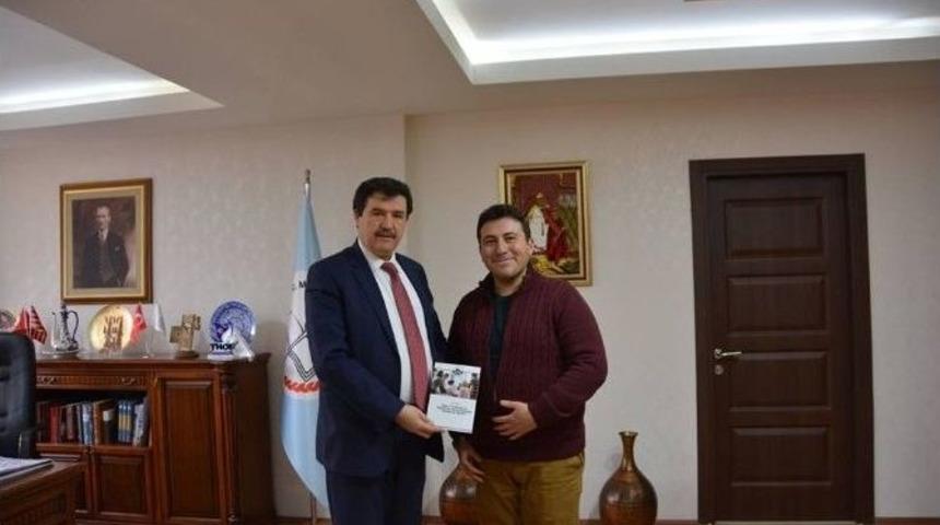 M&uuml;d&uuml;r Yardımcısı Yusuf Yıldırım Yazdığı Kitabı Tanıttı