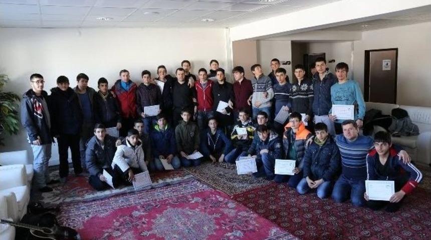 Gen&ccedil;ler Akademi Kampında