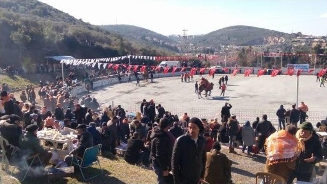 Kuşadası&rsquo;nda Deve G&uuml;reşi Heyecanı