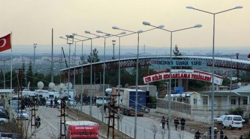 Naylon &Ccedil;adırda Zorlu Yaşam M&uuml;cadelesi