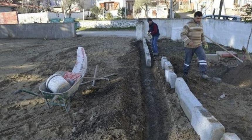 &Ccedil;atalk&ouml;pr&uuml;&rsquo;n&uuml;n Okul Bah&ccedil;esi Artık Parke D&ouml;şeli