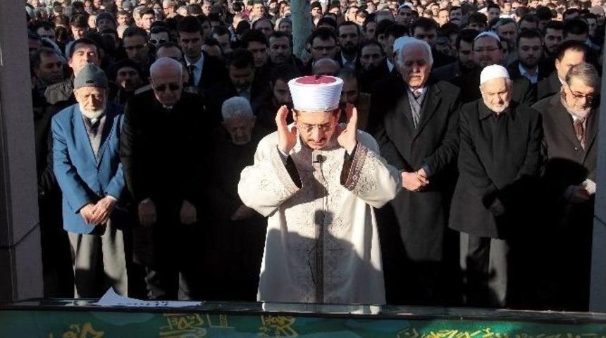 Eski Bakan Fehim Adak Son Yolculuğuna Uğurlandı