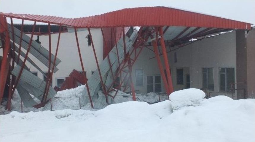 İnşaat Halindeki Sebze Halinin &Ccedil;atısı &Ccedil;&ouml;kt&uuml;