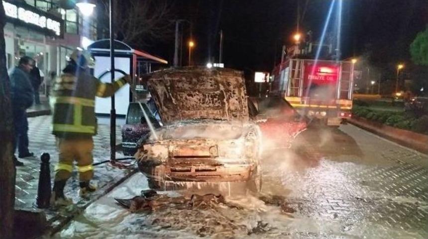 Otomobil Alevlere Teslim Oldu