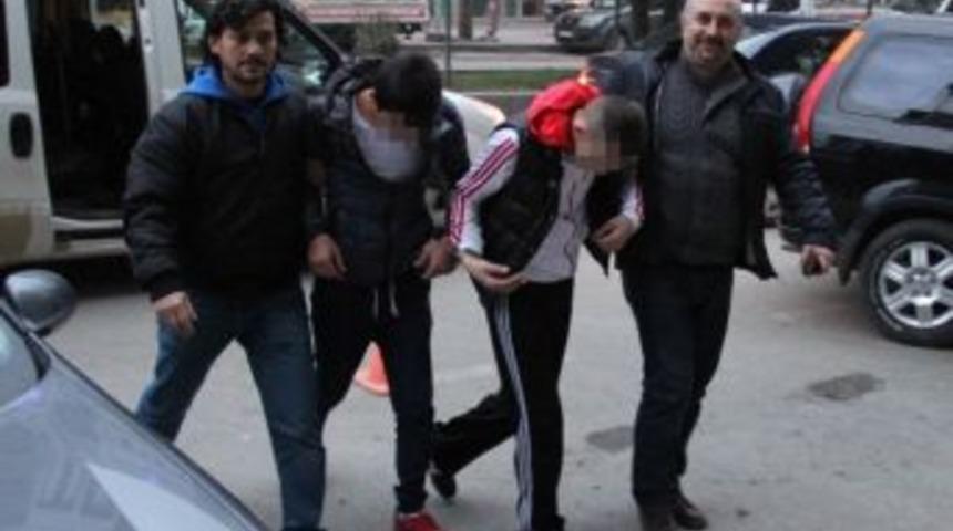 Hastane Otoparkındaki Ara&ccedil;ların Lastiklerini Kesen Zanlılar Yakalandı