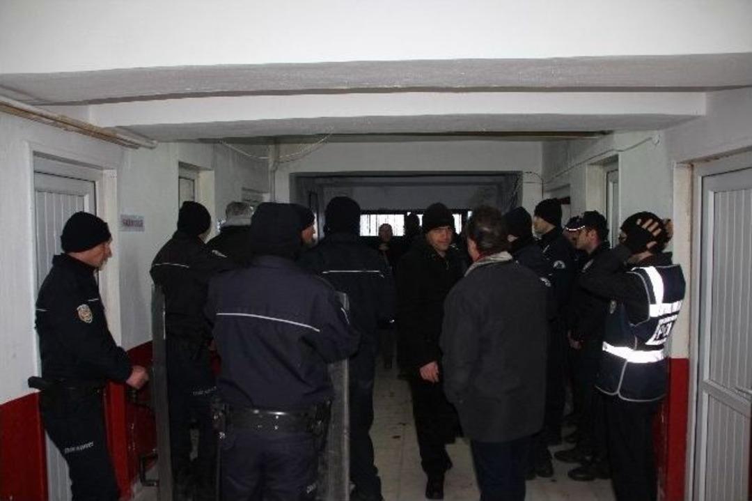 Bilecik&rsquo;te Ma&ccedil; Sonu Saha Ve Soyunma Odası Koridorları Savaş Alanına D&ouml;nd&uuml;