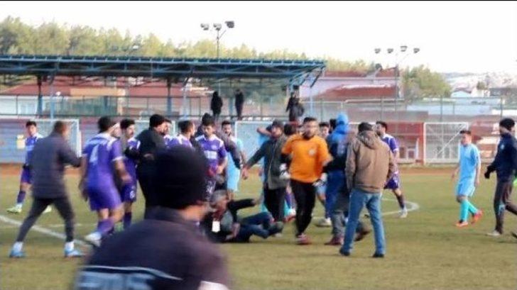 Bilecik’te Maç Sonu Saha Ve Soyunma Odası Koridorları Savaş Alanına Döndü G2