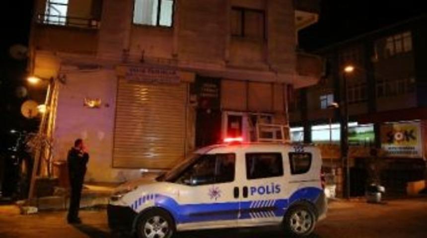 Şişli&rsquo;de Kıraathane Sahibi Tartıştığı M&uuml;şterini Vurdu