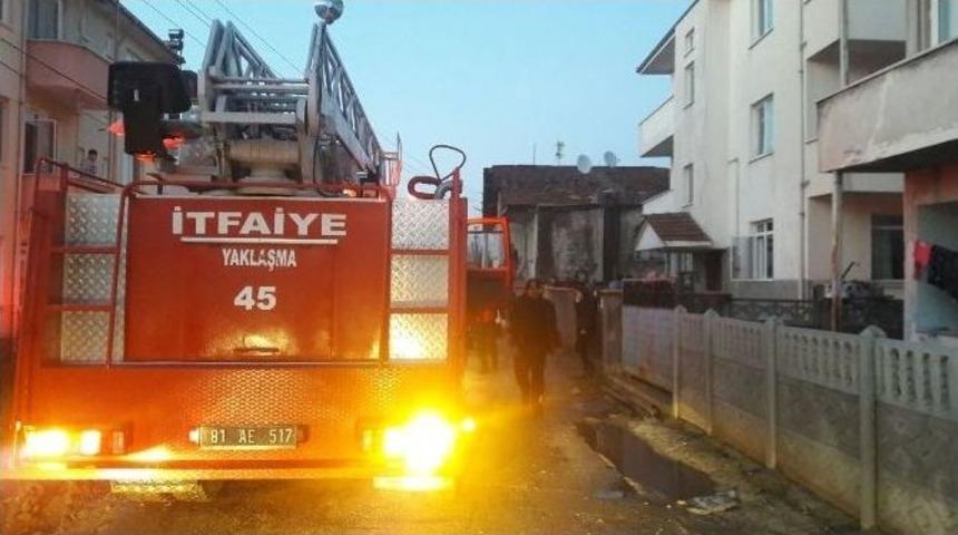 Elektrikten &Ccedil;ıkan Yangın Korkuttu