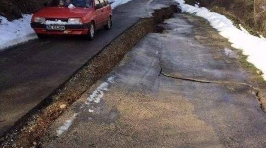 D&uuml;zce&rsquo;de Yağmur Ve Kar Yağışı Yolu &Ccedil;&ouml;kertti