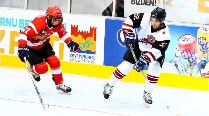 Şampiyon Buz Hokeyi Takımından Farklı Galibiyet