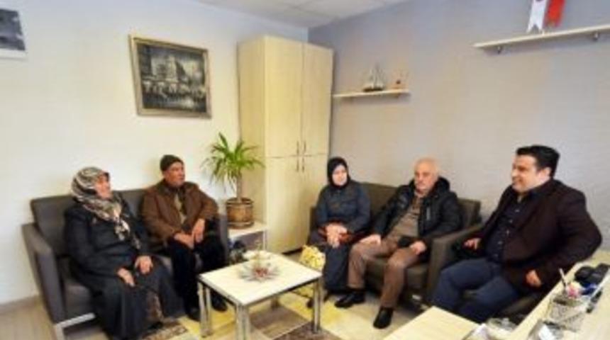 Umreye Giden &Ccedil;iftten Başkan &Ccedil;etin&rsquo;e Teşekk&uuml;r Ziyareti