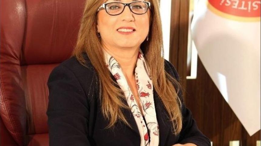 &ldquo;kadın Rekt&ouml;rden &Uuml;niversitelilere Anne Şefkati&rdquo;