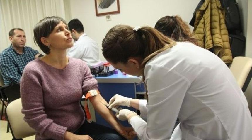 Konak&rsquo;ta Vatandaşlar Sağlık Taramasından Ge&ccedil;irildi