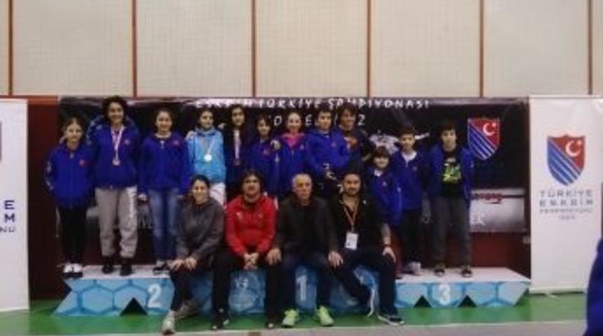 Minik Eskrimciler&rsquo;den İki T&uuml;rkiye Derecesi Daha Geldi