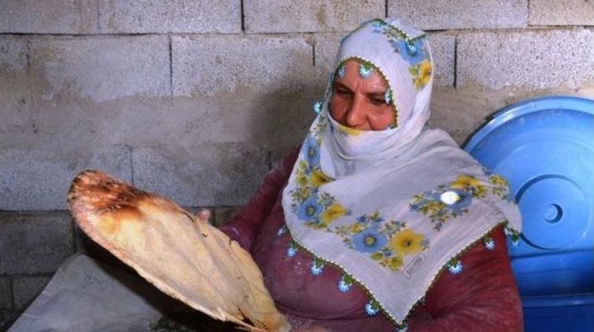 Bitlis&rsquo;te Tandır Ekmeği Geleneği Devam Ediyor