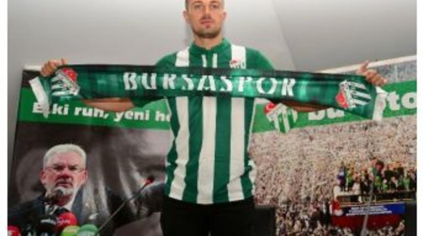 Mert Günok Kalesinde Güven Vermiyor