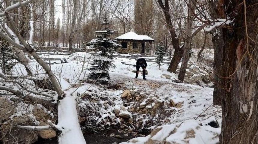 B&uuml;nyan Belediyesi Ve B&uuml;nyan Esnafı El Ele Doğadaki Hayvanlara Sahip &Ccedil;ıkıyor