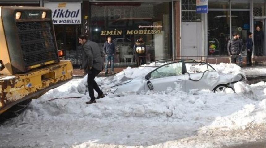 Üzerine Kar Kütlesi Düşen Şahıs Öldü