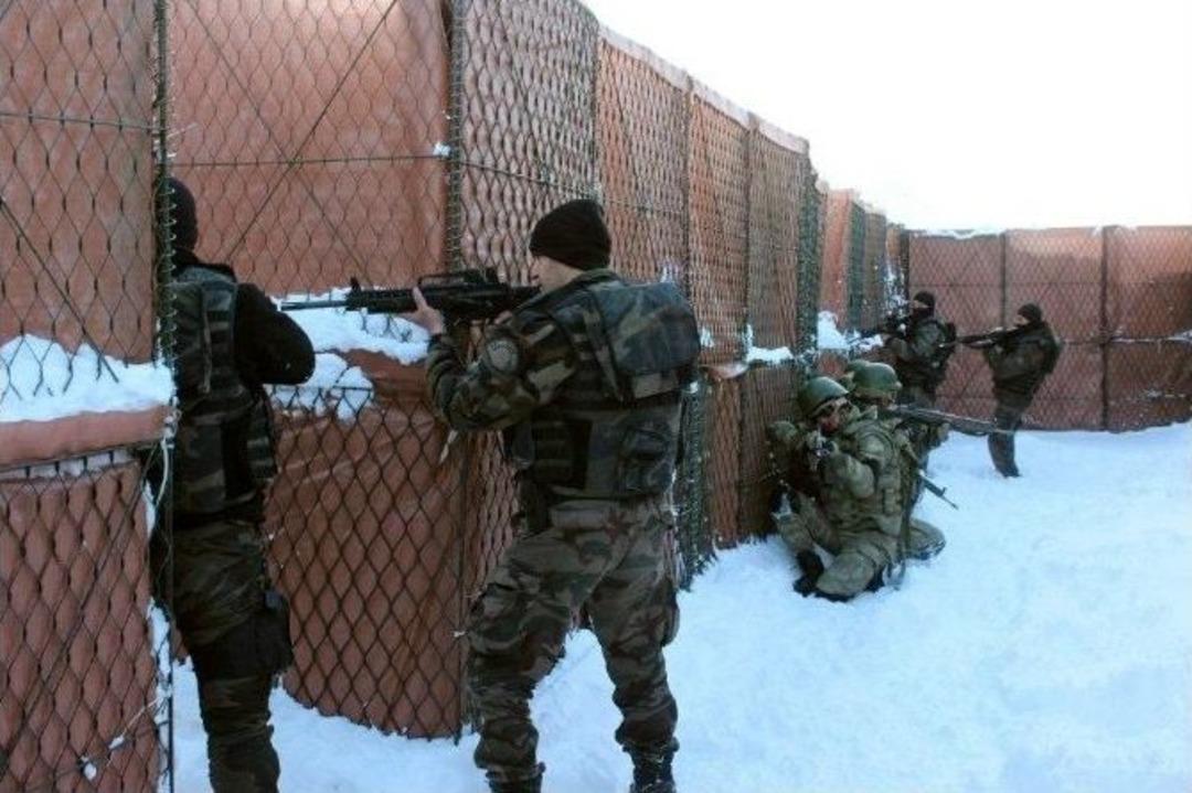 J&ouml;h Ve P&ouml;h&rsquo;ten &rsquo;tek V&uuml;cut&rsquo; Tatbikatı