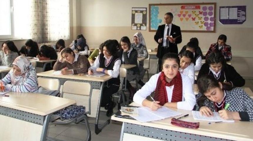 Van&rsquo;da 333 Bin &Ouml;ğrenci Ders Başı Yaptı