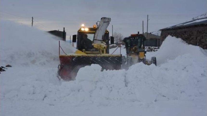 198 K&ouml;y&uuml;n Kars İle Bağlantısı Kesildi